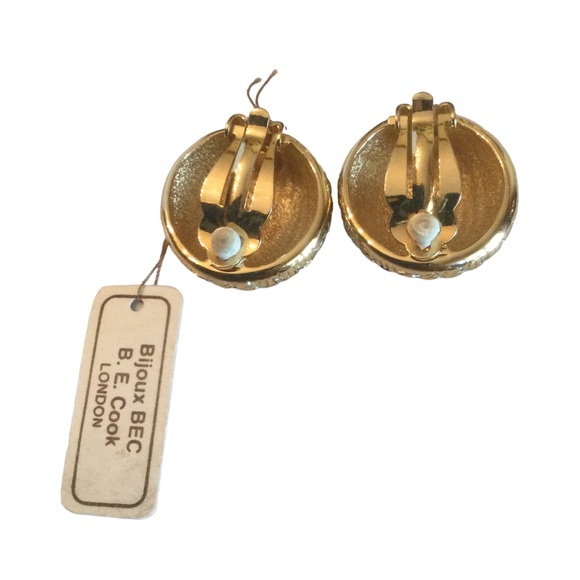 Bijoux BEC London Gold Tone Woven With Rhinestones Domed Clip On Earrings - Picture 5 of 9